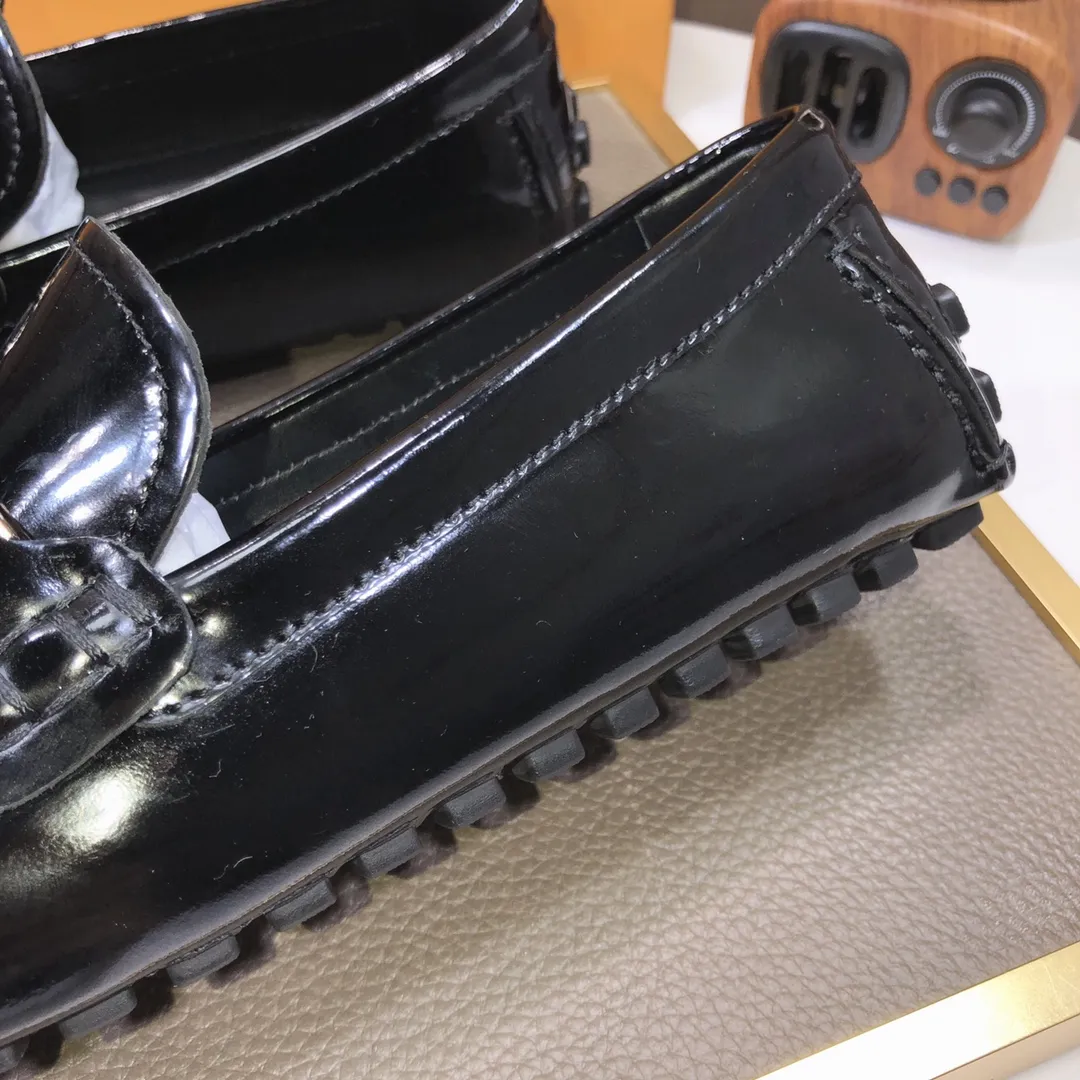 Men's men's shoes 💰420💰 [LV Doudou Shoes] (sheepskin lining) new model is on the market, available on the official website. The new Doudou shoes are processed into single-color materials, and the uppers are made of imported cowhide material. The body of the shoe is fully hemmed with mark thread, and is lined with imported original cowhide leather. The elegant shoe shape is super suitable for all-matching, and the size is 38-44.